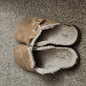 Forever 21 clogs